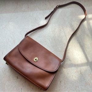 Gorgeous COACH Vintage Handbag in Warm Tan Leather, Excellent Condition